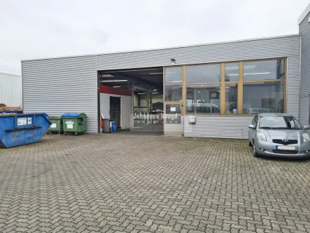 1 - Halle/Lager/Produktion mieten in Lehrte / Ahlten - Gepflegte Werkstatthalle mit Büro- und Sozialtrakt zu vermieten