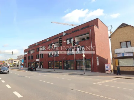 Außenaufnahme 9 - Laden/Einzelhandel mieten in Henstedt-Ulzburg - NEUBAUPROJEKT „BECKMANNHAUS" - in Henstedt-Ulzburg -  Gewerbeeinheit im Erdgeschoss