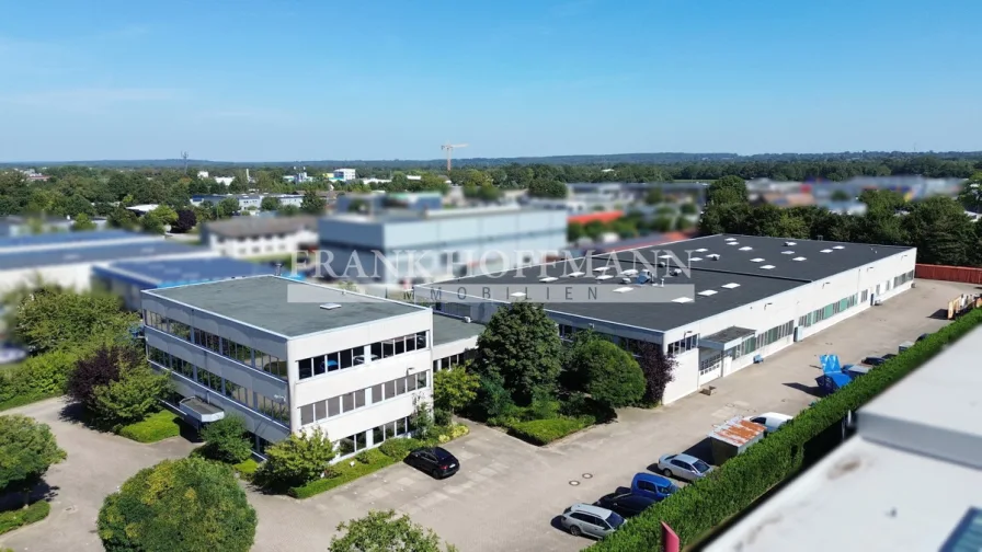 M2078 Außenansicht - Halle/Lager/Produktion mieten in Henstedt-Ulzburg - Über 4.200 m²! Büro-/Hallenkomplex im Gewerbepark Nord von Henstedt-Ulzburg