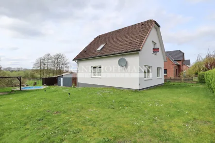 V8640 - Haus kaufen in Schmalensee - Einfamilienhaus mit Außenpool in Schmalensee