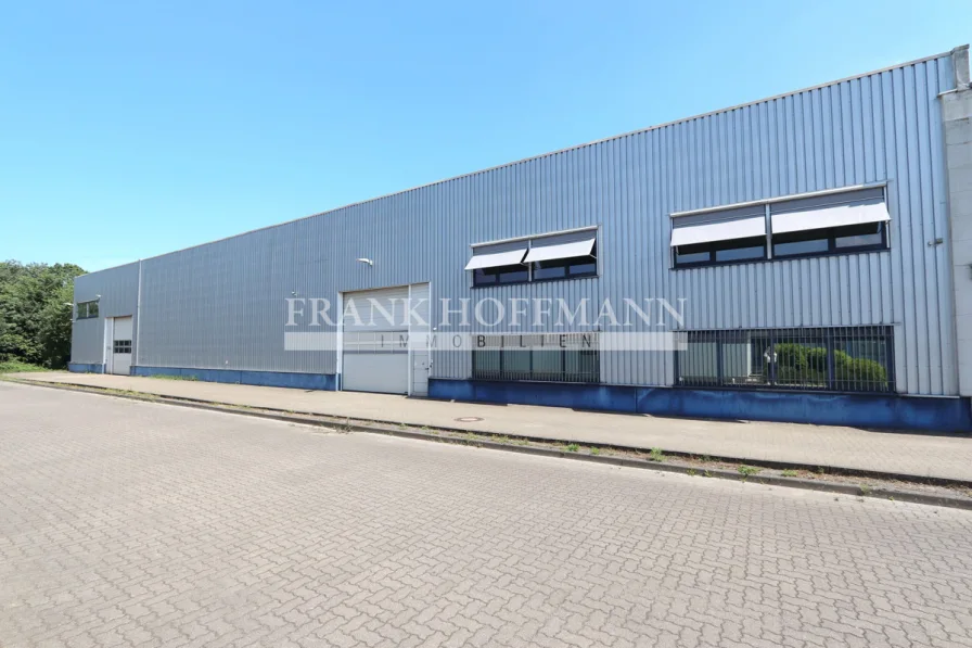 M2145 Ansicht Halle - frontal 5