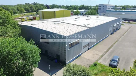 M2145 Ansicht Halle - hinten 1 - Halle/Lager/Produktion mieten in Henstedt-Ulzburg - Über 1.600 m²! Lager-/Produktionsfläche mit Büro in Henstedt-Ulzburg