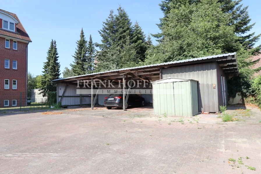 Carport mit Schuppen