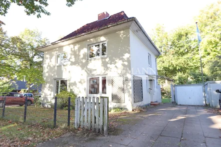 Vorderansicht - Haus kaufen in Bad Segeberg - Charmantes Einfamilienhaus mit großzügigem Garten in zentraler Lage von Bad Segeberg