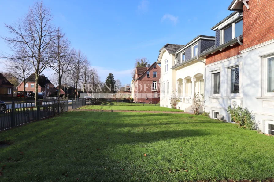 Vorgarten - Haus kaufen in Itzehoe - Kapitalanalge in Itzehoe - Vermietetes Zweifamilienhaus mit Vollkeller