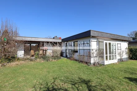 Front - Haus kaufen in Kaltenkirchen - Sanierter barrierearmer Bungalow mit vielen Annehmlichkeiten in bester Lage von Kaltenkirchen