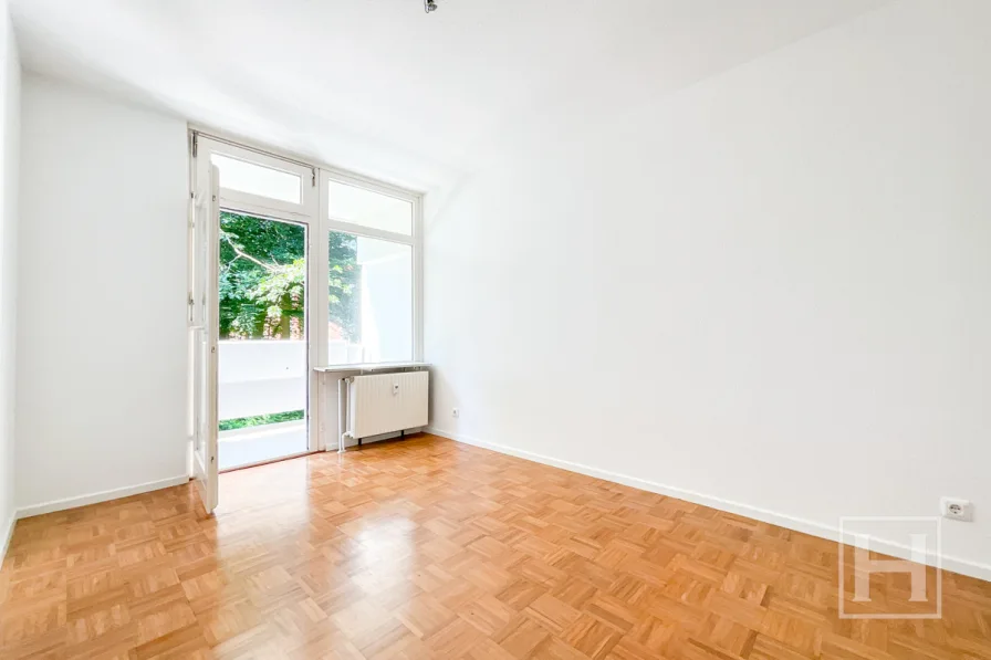 Zimmer 2 mit Zugang zum Balkon