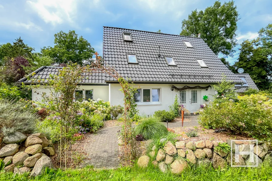 Vorderansicht - Haus kaufen in Schmalfeld - Modernes Haus mit Charakter