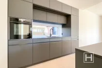 Moderne Einbauküche in edlem Design