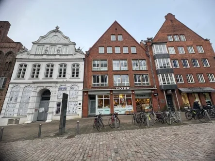 Objekt - Haus kaufen in Lübeck / Innenstadt - Wohn- und Geschäftshaus mit Stellplätzen im  Parkhaus u.  Aussenstellplätzen in Lübeck - Innenstadt