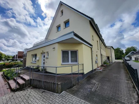Objektansicht - Haus kaufen in Bad Schwartau - Modernisiertes Mehrfamilienhaus mit 8 Wohnungen und Garagen (Faktor 16,06) in 23611 Bad Schwartau