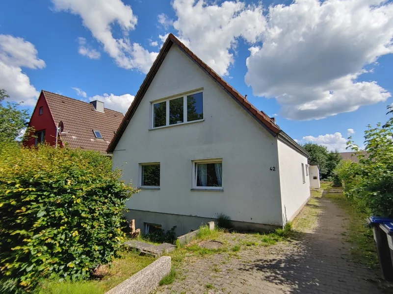 Objekt - Haus kaufen in Lübeck - Wesloe - Mehrfamilienhaus mit 4-5 Wohnungen auf 1.080 m² Eigenland in 23568 Lübeck-Wesloe