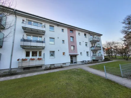 Objektansicht - Wohnung kaufen in Lübeck - Zentrale Lage! Gepflegte u. freie 2-Zimmer-Eigentumswohnung mit Balkon in 23554 HL-St. Lorenz Nord