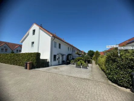Reihenhausanlage IMG_9069 - Haus kaufen in Lübeck - St. Lorenz Nord - Gepflegtes 4-Zimmer-Reihenmittelhaus mit Garten und PKW-Stellplatz in 23556 Lübeck-St. Lorenz-Nord