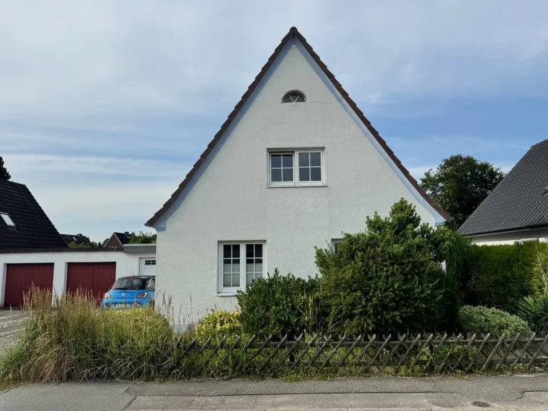 Objekt - Haus kaufen in Lübeck-Kücknitz - Freistehendes Einfamilienhaus mit Garage auf 750 m² Eigenland in  23569 Kücknitz (Dummersdorf)