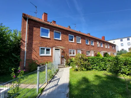 Objektansicht - Haus mieten in Lübeck-St. Gertrud - Modernisiertes 5-Zimmer-Reihenendhaus mit Vollkeller und Garten in Lübeck-Marli (Nähe Kaufhof)