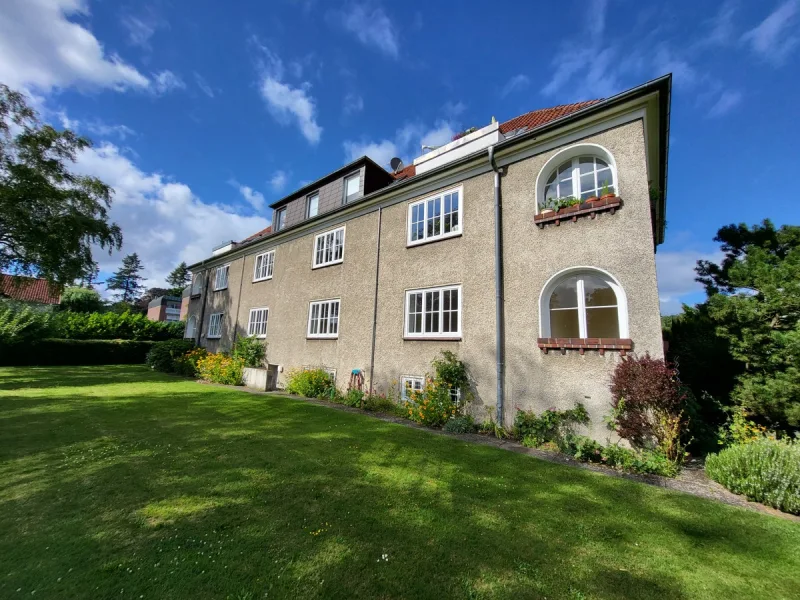 Objektansicht - Wohnung mieten in Lübeck - Nähe Stadtpark: Schöne 3,5-Zimmer-Wohnung mit Loggia in zentraler Lage in 23568 Lübeck-St.Gertrud