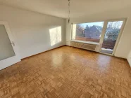 Wohnzimmer mit Balkon