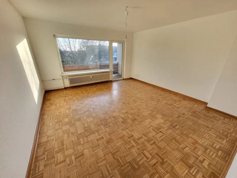 Wohnzimmer mit Balkon