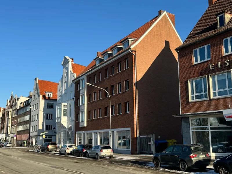 Objekt - Wohnung kaufen in Lübeck / Innenstadt - 3-Zimmer-Eigentumswohnung mit Balkon und Blick auf die Untertrave (Holstenhafen)