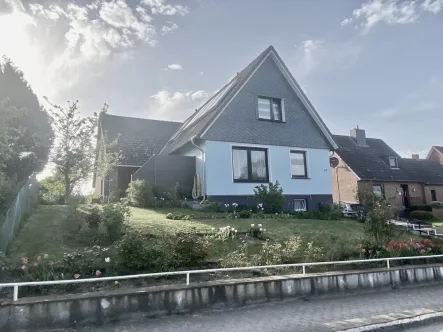 Haus mit Terrasse - Haus mieten in Ahrensbök - Wohnung / Doppelhaushälfte mit Terrasse