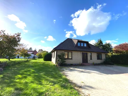 Heim für Oma, Opa und die Schäfchen  - Haus kaufen in Göldenitz - Sonnig und RUHIG -  185m² EFH + Nebengeb., 1650m² Grdst.