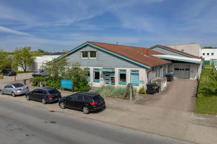Gewerbe direkt im besten Zustand - Sonstige Immobilie kaufen in Lübeck - Produktions-, Ausstellungs- und Lagerflächen an der BAB 1