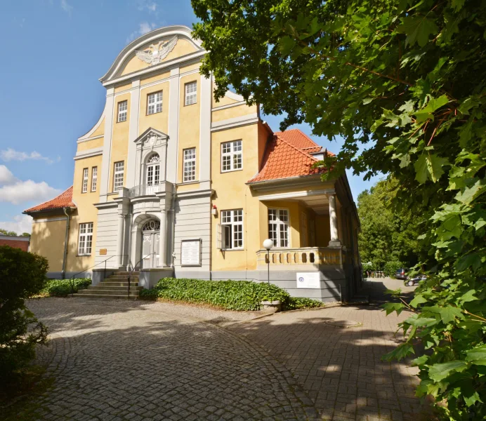 Residieren an der Altstadt - Büro/Praxis mieten in Lübeck - Repräsentative Villenetage an der Altstadt mit Stellplätzen