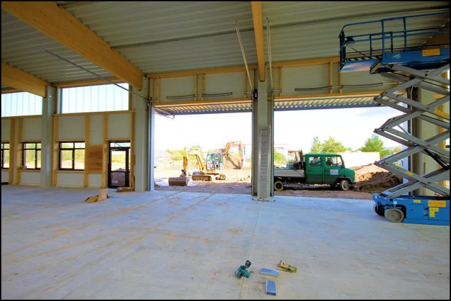 Innenansicht - Halle/Lager/Produktion mieten in Lübeck - 560 m² Produktion, Lager oder Ausstellungsfläche im Autobahnkreuz A1