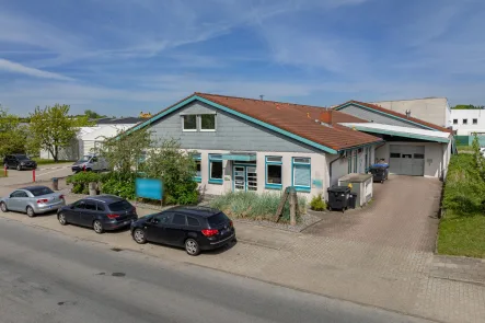 Gewerbe direkt im besten Zustand - Sonstige Immobilie kaufen in Lübeck - 965m² Halle + Büro+ Freifläche -  SOFORT frei  -  im Autobahnkreuz  BAB 1 / 20