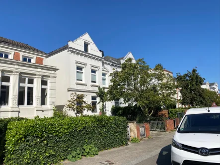 Vor dem Mühlentor - St. Jürgen - Haus kaufen in Lübeck - St. Jürgen, 2 Wohnungen mit Wintergarten und Garage