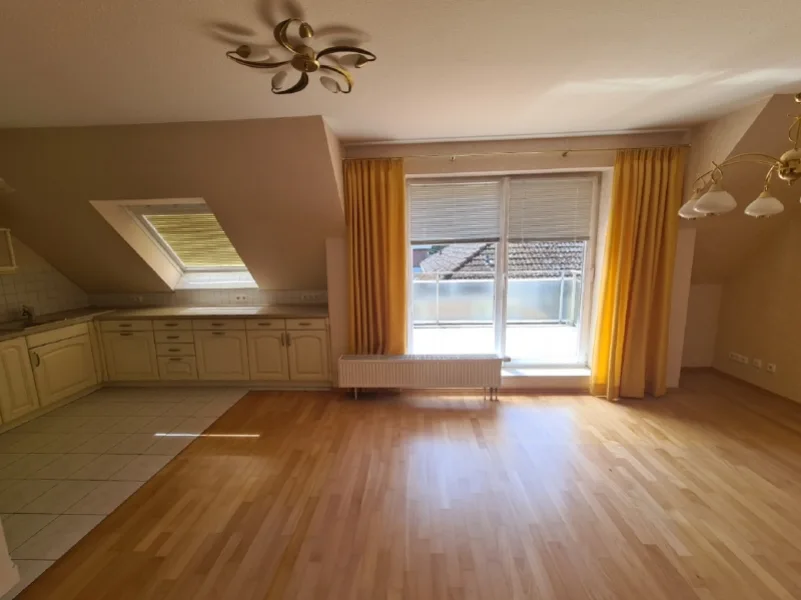 Wohnzimmer mit Balkon