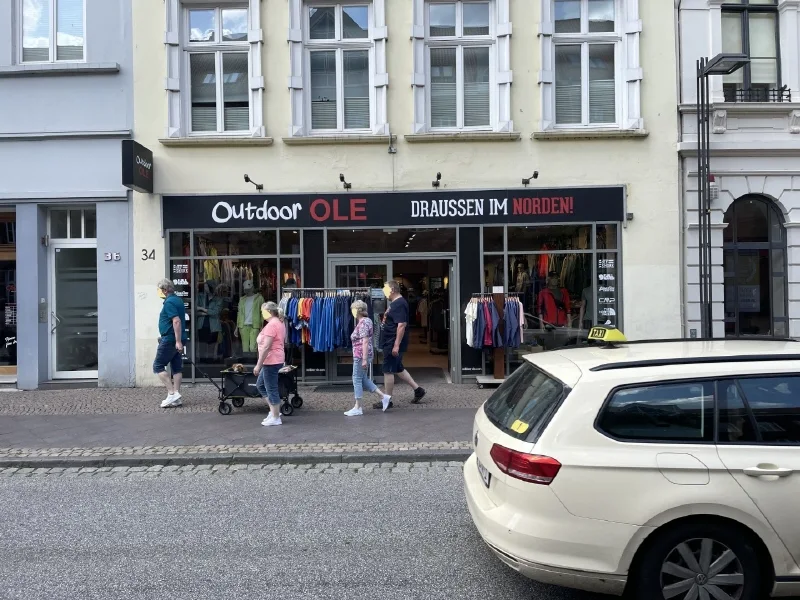 Ladenfront - Laden/Einzelhandel mieten in Lübeck - Große Ladeneinheit mit neuer Schaufensterfront in der Königstraße vis-á-vis des Katharineum