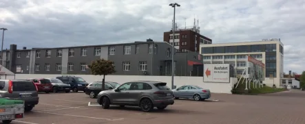 Blick vom BAUHAUS-Parkplatz - Büro/Praxis mieten in Lübeck - 1.OG Gewerbeflächen mit Parkplätzen zwischen ZOO&Co. und BAUHAUS!