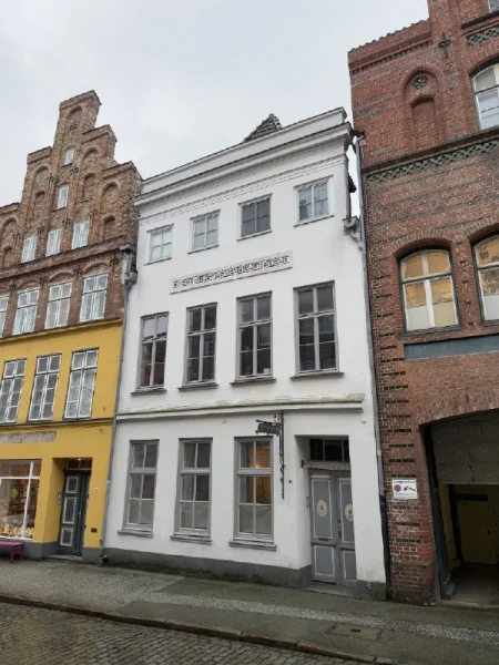 Aussenansicht - Wohnung mieten in Lübeck - Modernisiert mit Altbaucharme in der Lübecker Altstadt wohnen (und arbeiten)