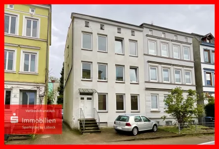 Ansicht - Haus kaufen in Lübeck - Kleines Mehrfamilienhaus in unmittelbarer Bahnhofsnähe