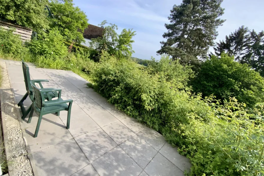 weitere Terrasse zum Garten hin