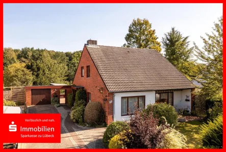 Außenansicht - Haus kaufen in Bad Schwartau - Außergewöhnliches Haus an der Clever Au in Bad Schwartau