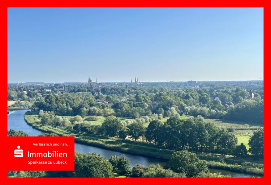 Blick vom Balkon - Wohnung kaufen in Lübeck - atemberaubender Blick über Lübeck