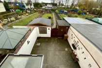 Blick auf Terrasse und Garten