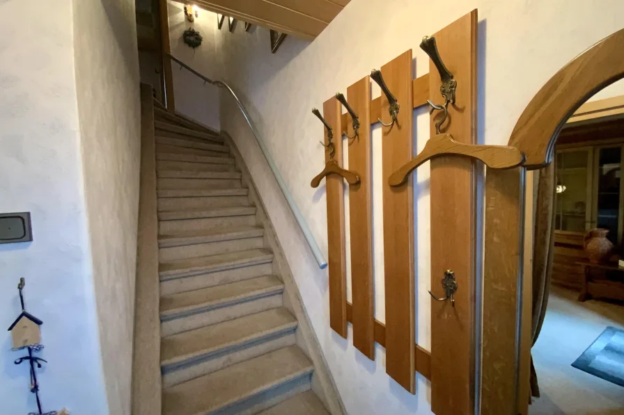 Treppe ins Obergeschoss