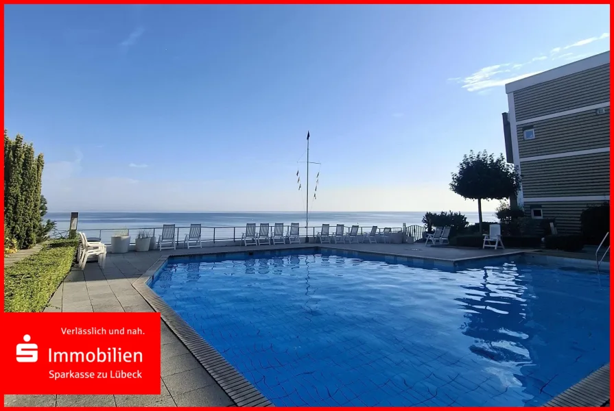 Pool mit Meerblick - Wohnung kaufen in Timmendorfer Strand - Maisonette-Wohnung direkt an der Ostsee - mit Balkon, Pool und Strandzugang