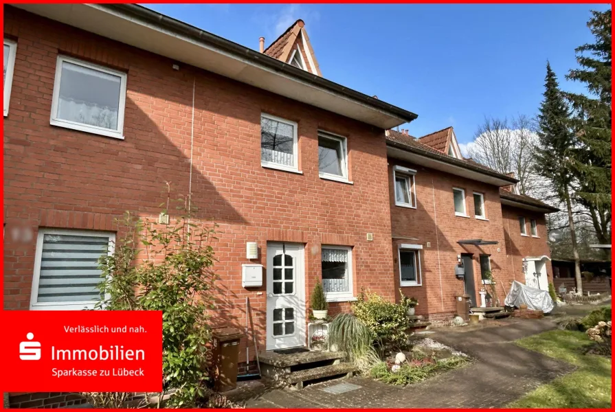 Eingangsansicht - Haus kaufen in Lübeck - Top gepflegtes Reihenmittelhaus in zentraler Lage von St. Jürgen