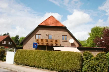 Außenansicht - Haus kaufen in Berkenthin - Große Doppelhaushälfte für die Familie mit Solaranlage, Vollkeller und Garage