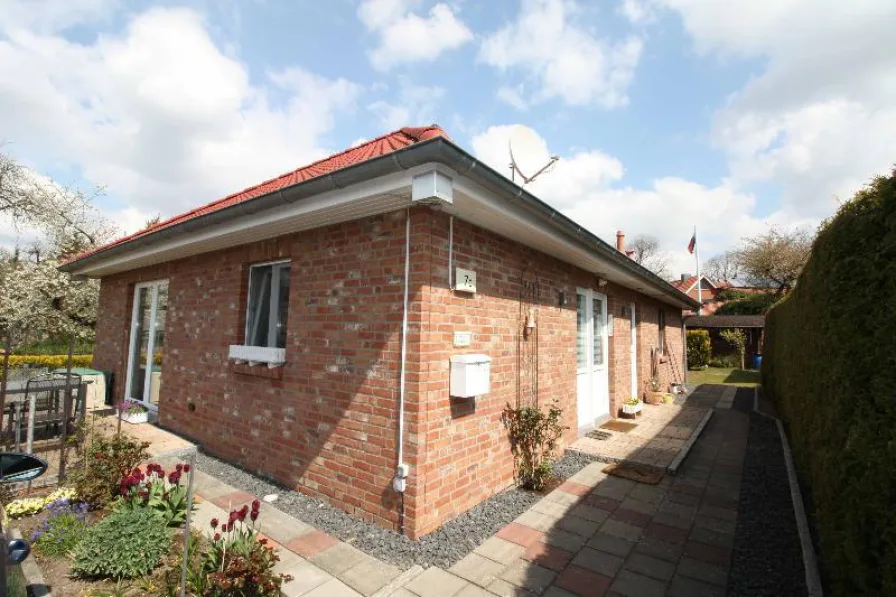  - Haus kaufen in Groß Grönau - Freistehender Bungalow Baujahr 2013