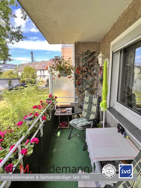 Süd West Balkon - Wohnung kaufen in Lübeck / Sankt Lorenz Nord - Kapitalanleger aufgepasst: Nette Mieter suchen neuen Eigentümer für gepflegte 3 Zimmer ETW mit Balkon
