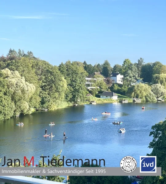 Treiben auf der Wakenitz - Wohnung kaufen in Lübeck - St. Jürgen: Wunderschöne Endetagenwohnung mit Traumblick auf die Wakenitz in TOP Lage