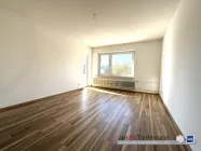 Wohnzimmer mit Balkon