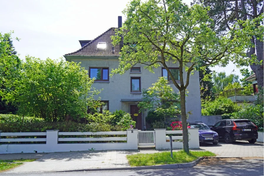 Vorderansicht - Haus kaufen in Hamburg - Großzügiges Dreifamilien-Stadthaus mit vielen Möglichkeiten, auch ideal als Mehrgenerationenhaus