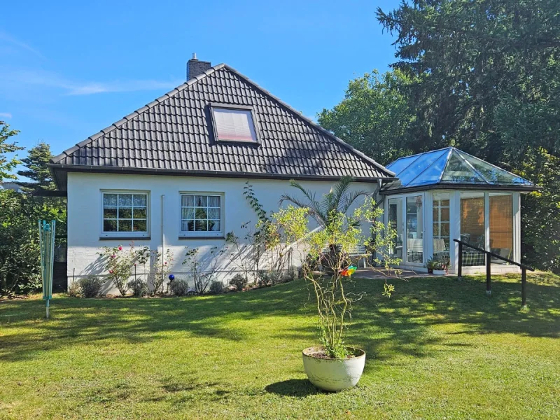 Gartenansicht - Haus kaufen in Jesteburg - Großzügiges Wohnhaus für die Familie, zentral gelegen und in Seevenähe